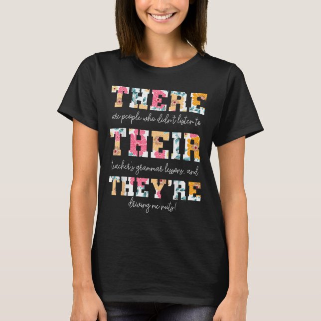 Camiseta Lá Está O Professor De Gramática Inglês Engraçado  (Frente)