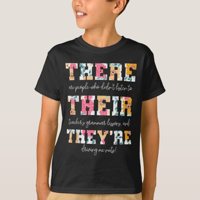 Camiseta Lá Está O Professor De Gramática Inglês Engraçado  (Frente)