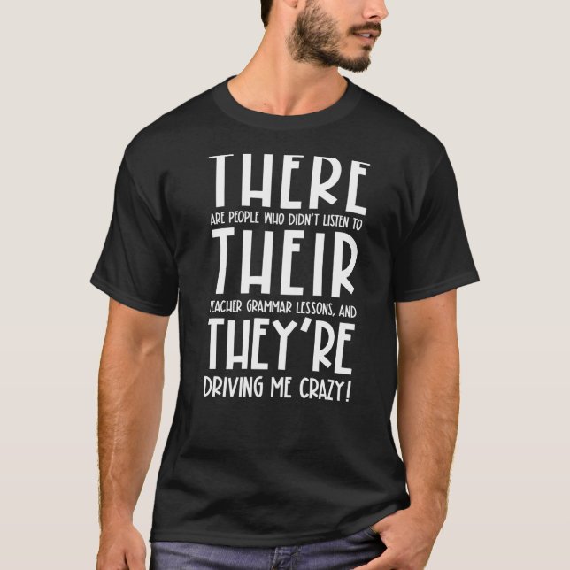 Camiseta Lá estão os professores de Gramática Ensino Inglês (Frente)
