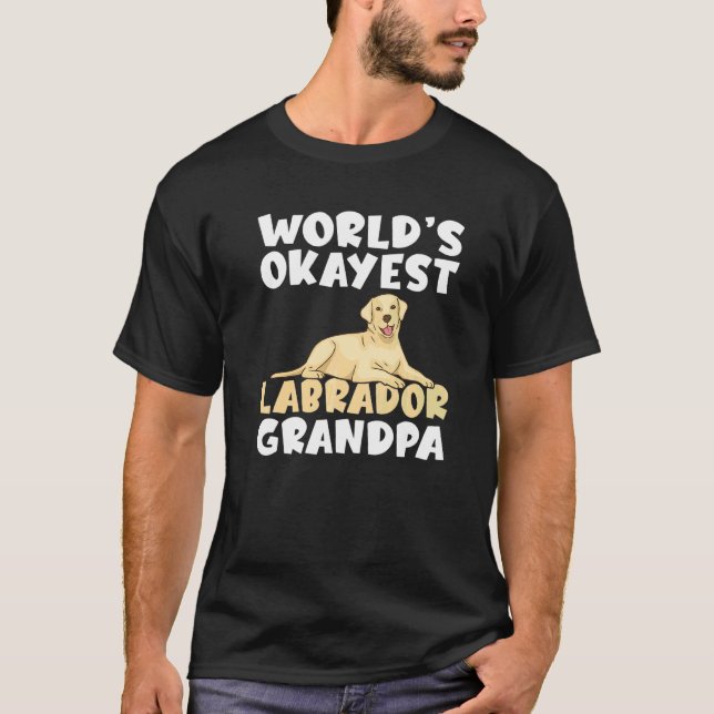 Camiseta Lab Retriever Worlds Okayest Labrador Avô (Frente)