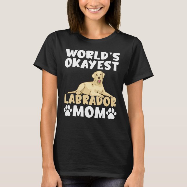 Camiseta Lab Retriever Worlds Okayest Labrador Mãe (Frente)