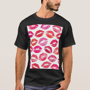 Camiseta Lábios vermelhos, fundo branco.