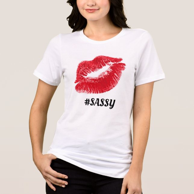 CAMISETA LÁBIOS VERMELHOS SASSY (Frente)
