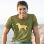 Camiseta Labrador Amarelo Retriever Silhouette Lover<br><div class="desc">Esta camiseta da silhueta Yellow Labrador Retriever está disponível em uma variedade de estilos de camisa para homens, mulheres, crianças e bebês. Um presente legal para amantes do laboratório amarelo para qualquer ocasião. Veja o Doodle World de Jenn para mais camisetas de raças de cães, incluindo chocolate e Labrador Retrievers....</div>