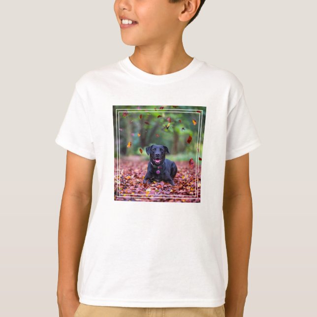 Camiseta Labrador Negro Em Folhas De outono (Frente)
