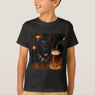 Camiseta Labrador Preto Bebendo Cerveja Meme de Cachorro En