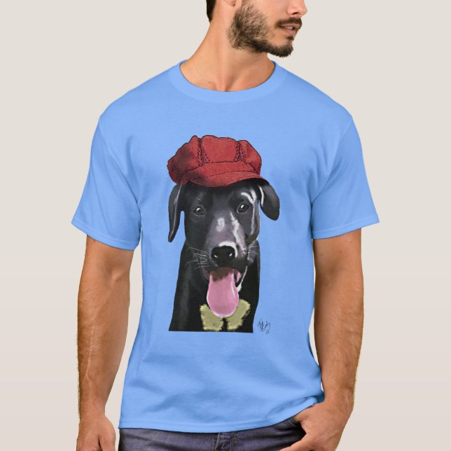 Camiseta Labrador Preto com Boné Vermelho (Frente)