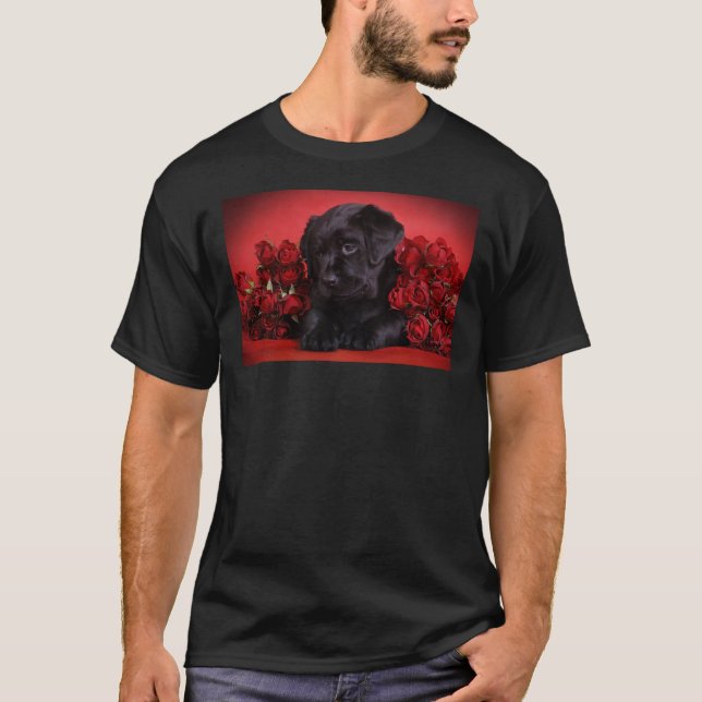 Camiseta Labrador Puppy Com Rosas vermelhas (Frente)