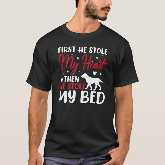 Camiseta Labrador Retriever Primeiro Ele Roubou Meu Coração (Frente)