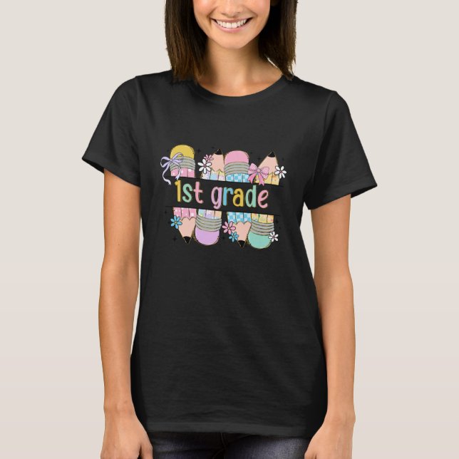 Camiseta Laço de Lápis Coquete de Primeiro Ano de Volta às  (Frente)