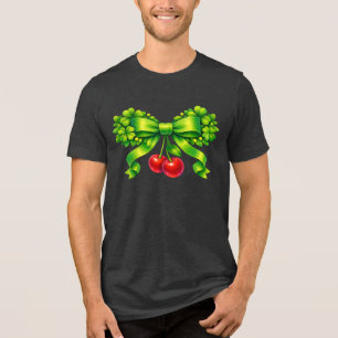 Camiseta Laço de Trevo Sortudo com Cerejas no Design Verde