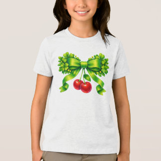 Camiseta Laço de Trevo Sortudo com Cerejas no Design Verde