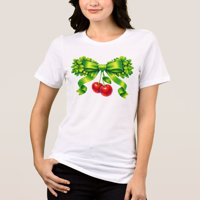 Camiseta Laço de Trevo Sortudo com Cerejas no Design Verde (Frente)