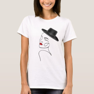 Camiseta Lady in Black Hat com Lábios vermelhos