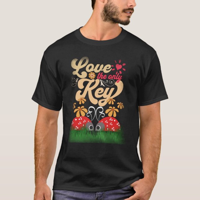 Camiseta Ladybugs Love The Only Key Spring Floral Love (Frente)