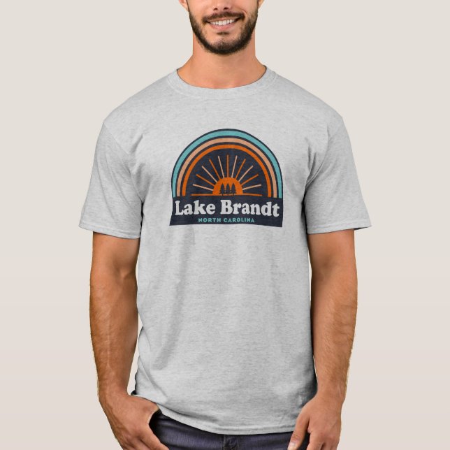 Camiseta Lago Brandt Carolina do Norte Rainbow (Frente)