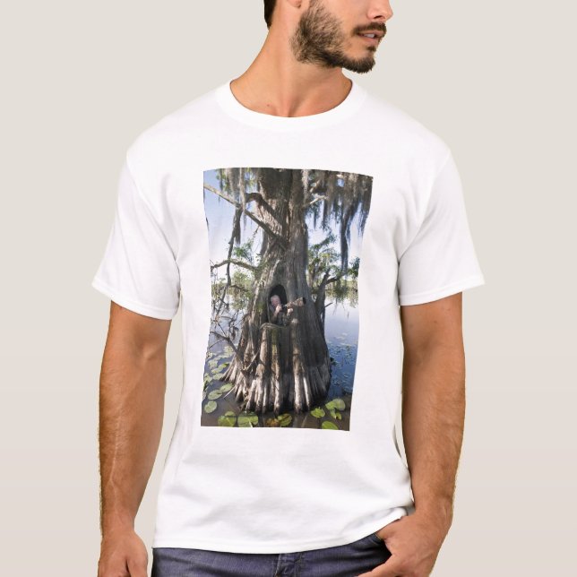 Camiseta Lago Caddo, esconderijo de caça (Frente)