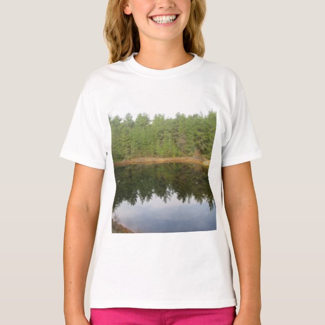 Camiseta Lago de Reflexão da Árvore do Pinheiro (Frente)