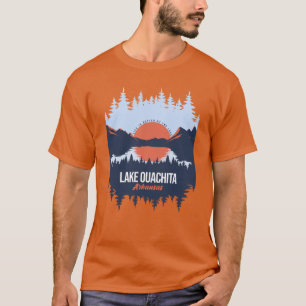 Camiseta Lago Ouachita Arkansas Lago Com Montanha E Pinheir
