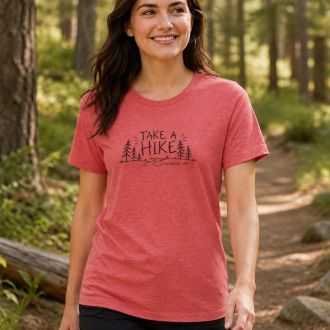 Camiseta Lago Simples Como o Lago Deerwood (Fun take a hike at Deerwood Lake T-shirt)