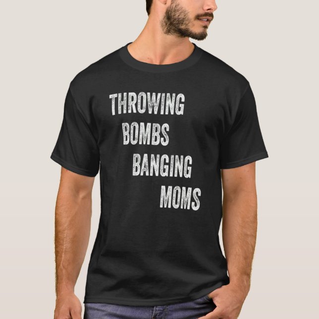 Camiseta Lançando Bombas Fodendo Mães (Frente)