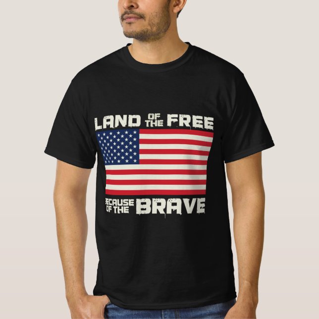 Camiseta Land of Free America Flag 4 de julho Celebrações (Frente)