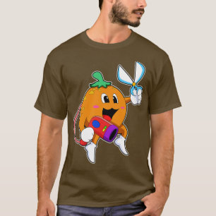 Camiseta Laranja como cabeleireiro com secador de cabelo co