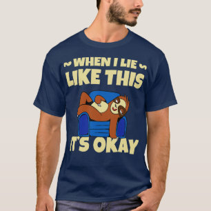 Camiseta Largura Esgotada Em Um Sofá