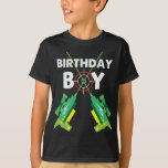 Camiseta Laser Tag Birthday Boy Party Indoor Lasertag Game<br><div class="desc">Este bonito Gráfico Novelty diz "Birthday Boy" e mostra equipamentos de laser e cruz. Ideal para fãs de lasertag e laser player. Ideal para o seu brinquedo laser ou equipamento laser para etiquetas laser para etiqueta laser exterior ou etiqueta laser interior. Esse Design influencia uma ocasião, a viagem ou presente...</div>