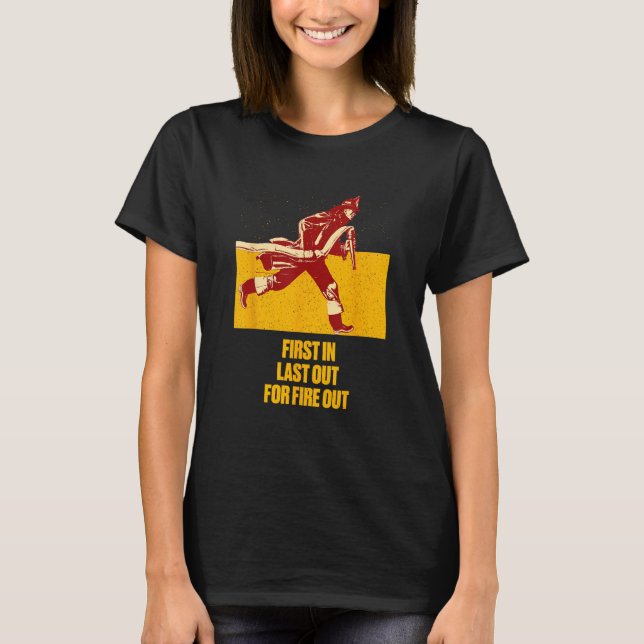 Camiseta Last Out for Fire Out Firefighter Sayings Fireman  (Frente)