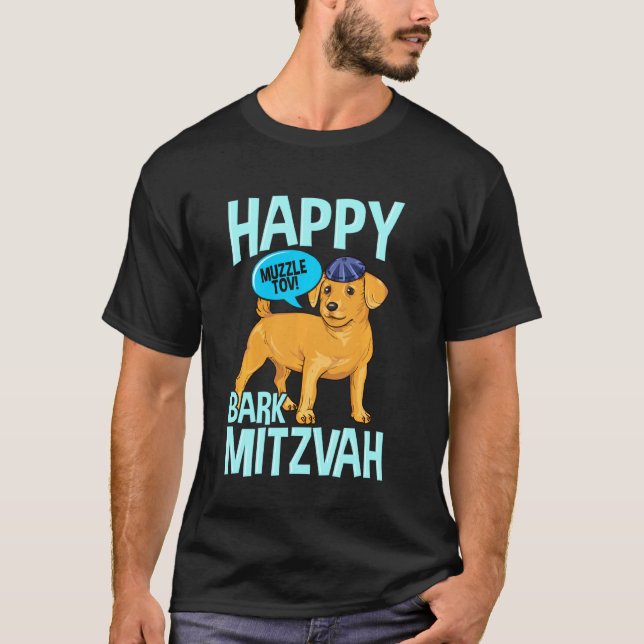 Camiseta Latido Mitzvah Cachorro Sobre Bar judeu Engraçado  (Frente)