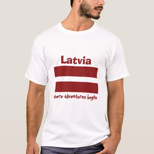 Camiseta Latvia Bandeira+Mapa+Texto (Frente)