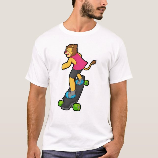 Camiseta Leão como skateboarder com skateboard (Frente)
