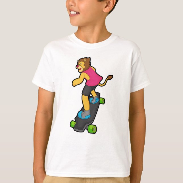 Camiseta Leão como skateboarder com skateboard (Frente)