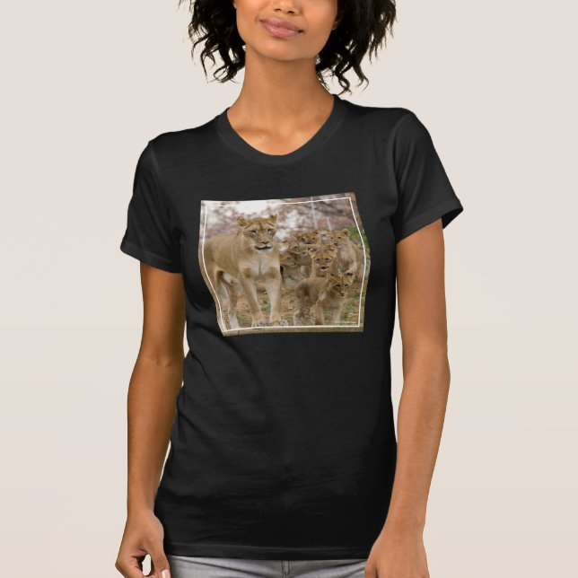 Camiseta Leão Cubs africano com mãe (Frente)