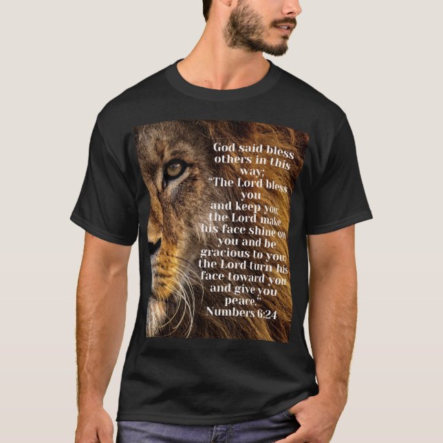 Camiseta Leão de Judah Jesus Revelação Bíblia Verse (Frente)