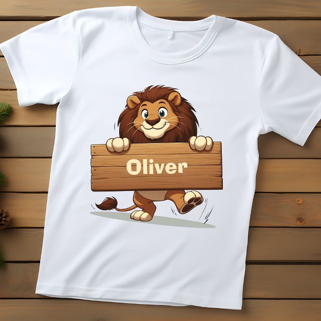 Camiseta Leão Divertido com Placa de Nome de Madeira (Criador carregado)