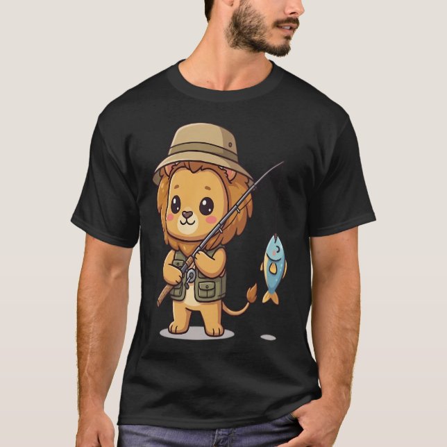 Camiseta Leão Kawaii Pescando com Captura (Frente)