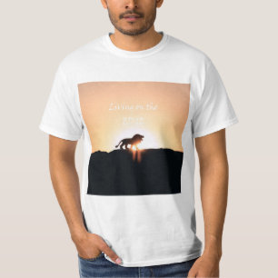 Camiseta Leão no pôr do sol Vivendo na EDGE