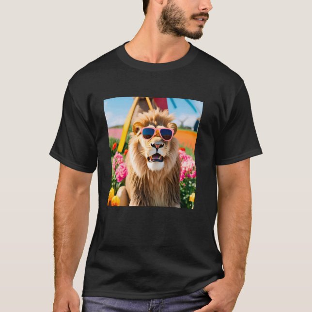 Camiseta Leão Usando Óculos de Sol Em Um Campo Holandês Com (Frente)