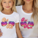 Camiseta Legal Criança Brilhante Óculos Sunset Corresponden<br><div class="desc">Legal t-shirt do Kid com a versão da mãe legal correspondente disponível. O design lê Legal Kid na retro-tipografia moderna e curvatura e apresenta óculos de sol legal com palmas tropicais hawaianas e pôr do sol colorido. O design está em tons de banana laranja rosa vermelha púrpura e azul em...</div>