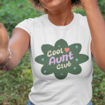 Camiseta Legal tia Club Retro Vibes Gift para tia<br><div class="desc">Celebre a sua tia favorita com este divertido "Clube da Tia Legal" design! Perfeito para a tia com estilo, este gráfico brincalhão apresenta tipografia ousada e vibrações nostálgicas que mostram sua frieza de forma eterno. Quer ela seja a vida da festa ou sempre oferecendo conselhos de excelente, esta design é...</div>