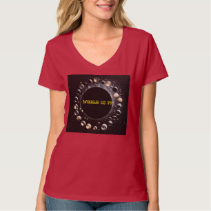 Camiseta "Legância Lunar: Imergindo Luas Prateadas no Profu