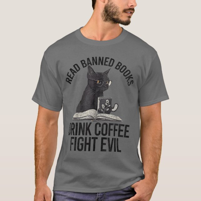 Camiseta Leia Livros Proibidos Beba Café Lute Contra o Mal  (Frente)