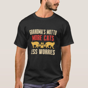 Camiseta Lema da Vovó Mais Gatos Menos Preocupações Gata Vo