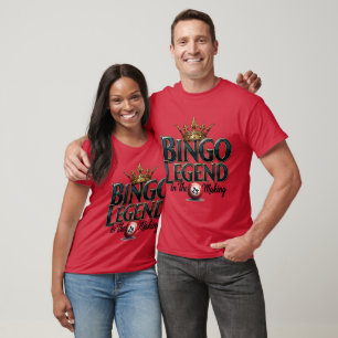 Camiseta Lenda do Bingo Coroada em Tipografia Retro Dourada