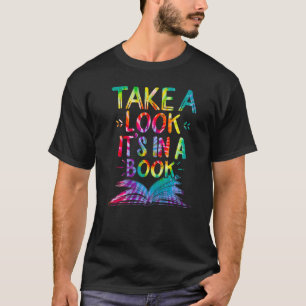 Camiseta Lendo, dê uma olhada. Está em um livro, Tiedye Boo