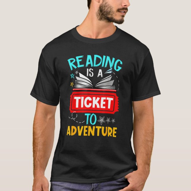 Camiseta Lendo livro de professores de bibliotecas de avent (Frente)