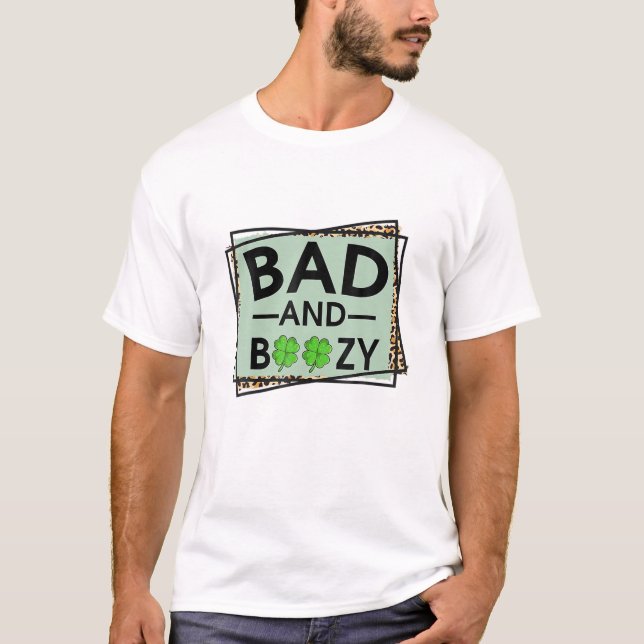 Camiseta Leopard Bad And Boozy Rua Patrick Day Lucky Shamro (Frente)