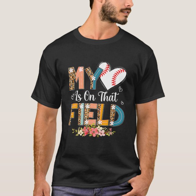 Camiseta Leopard Baseball Mãe Meu Coração Está No Campo Mt (Frente)